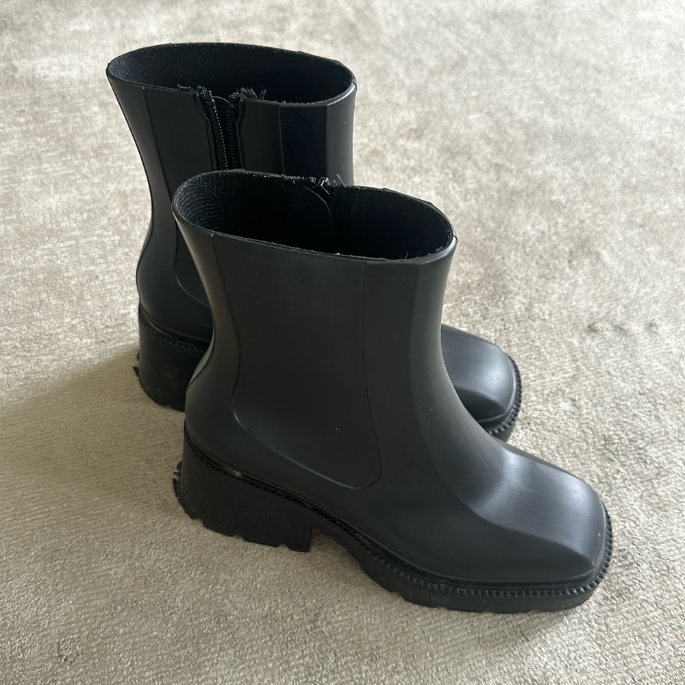Black ankle rain boots (EUR 39/US 8.5)